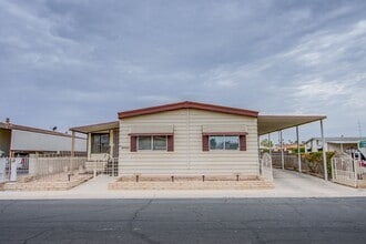 Building Photo - 55+ community 2 bed 2 bath
