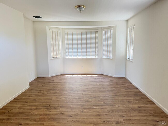 Building Photo - 760 Turnberry Terrace