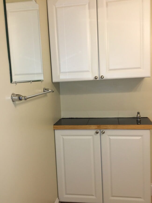 Building Photo - 234 N Summit St