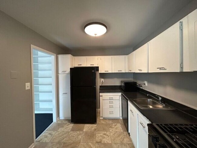Building Photo - 2 Bedroom 2 Bathroom Condo