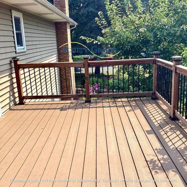 Building Photo - 2BR+ Den, 2BA Split Level Home