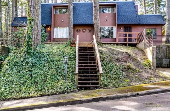 Primary Photo - 3 bedroom 2 bathroom duplex in South Eugene!