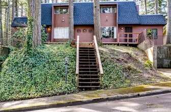Building Photo - 3 bedroom 2 bathroom duplex in South Eugene!
