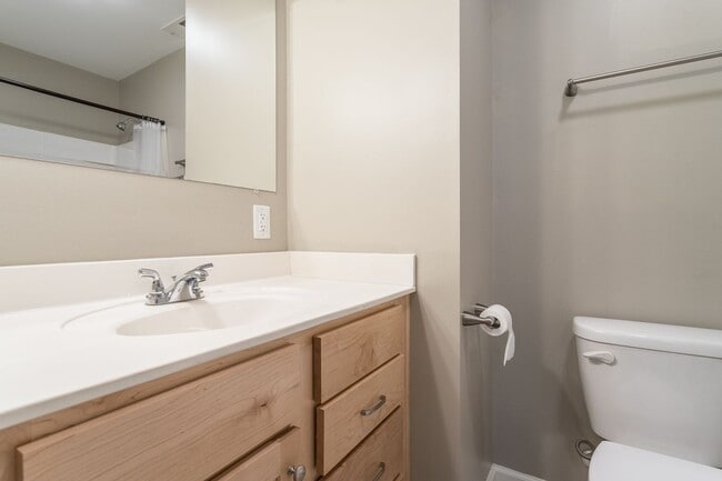 Building Photo - 200 Howell St