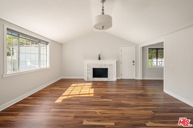 Building Photo - 2939 Oakhurst Ave