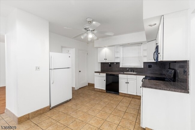 Building Photo - 82 Scrivens St