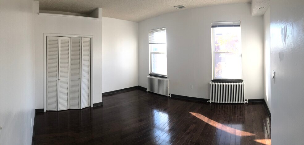 Master Bedroom - Large Closet - 845 N 23rd St