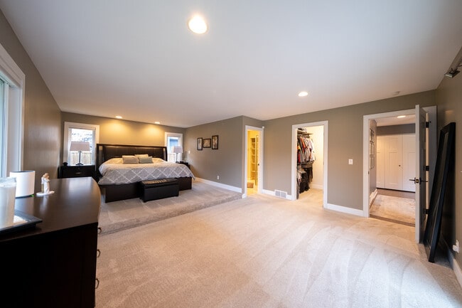 Building Photo - 9513 Briar Cir