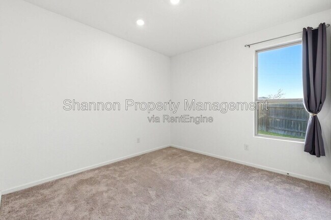 Building Photo - 3057 Pensacola Dr