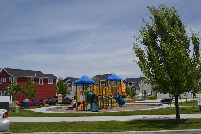 Building Photo - Cozy 2 Bedroom 2 Bath Home in Midvale!!!