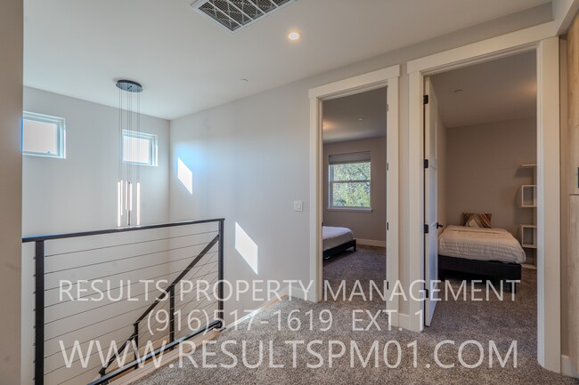 Building Photo - Stunning luxury custom home! 4 bedrooms heart of Fairoaks