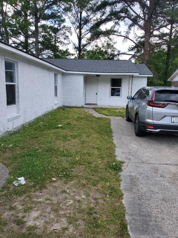 Building Photo - 124 Langley Dr