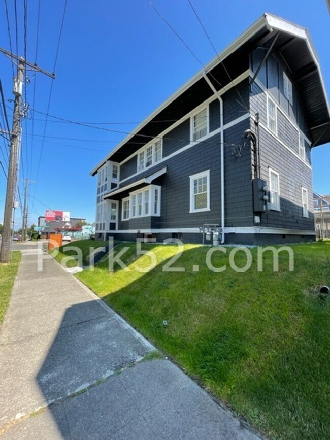 Building Photo - $500 Off First Full Month! 2 Bedroom 1 Bat...