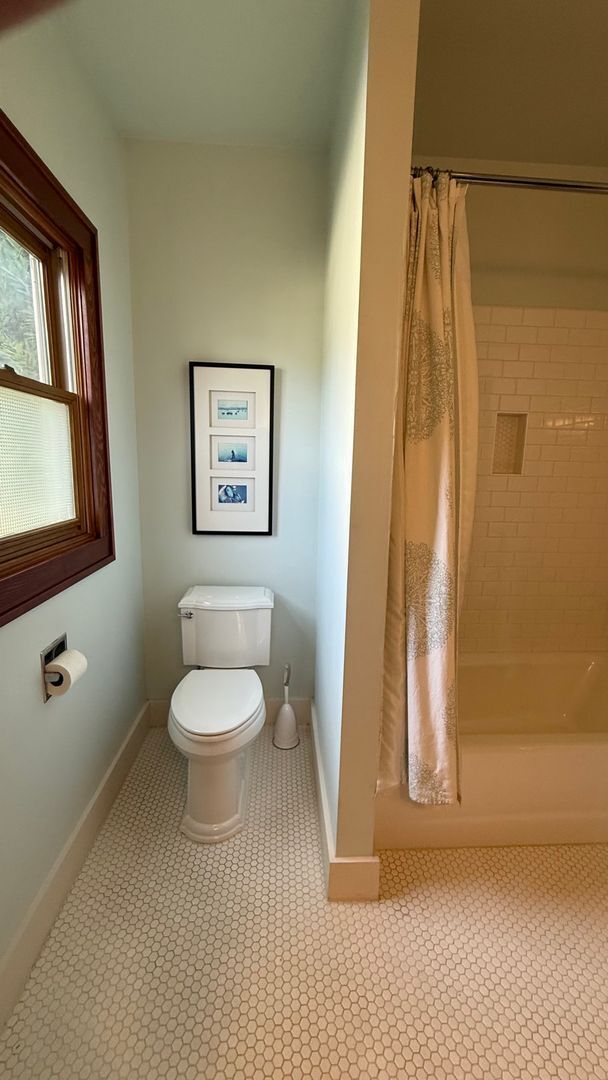 Building Photo - Beautiful Fully Furnished Home in Close-In...