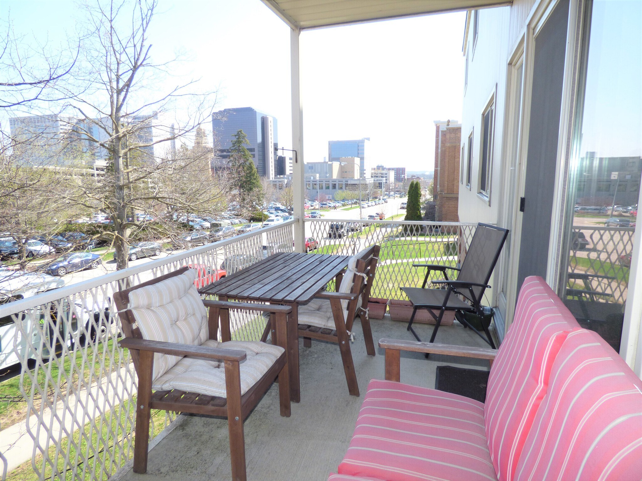 Building Photo - 410 6th Ave SW