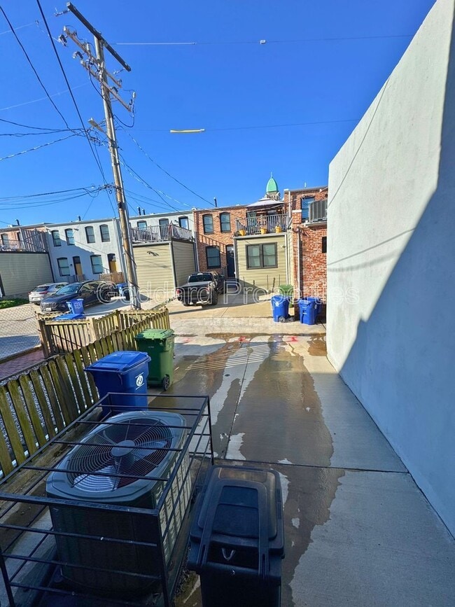 Building Photo - 842 N Patterson Park Ave