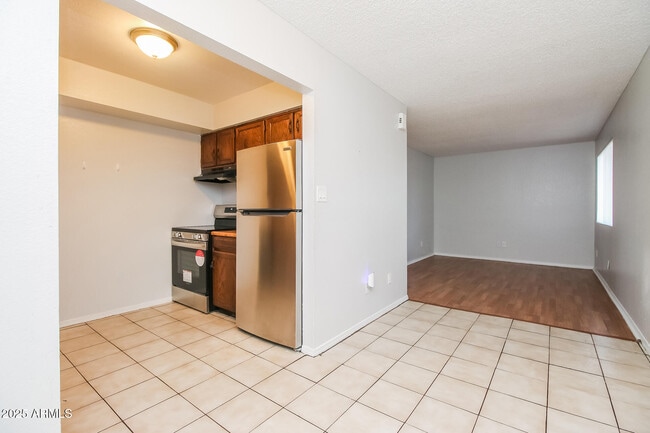 Building Photo - 1050 W University Dr