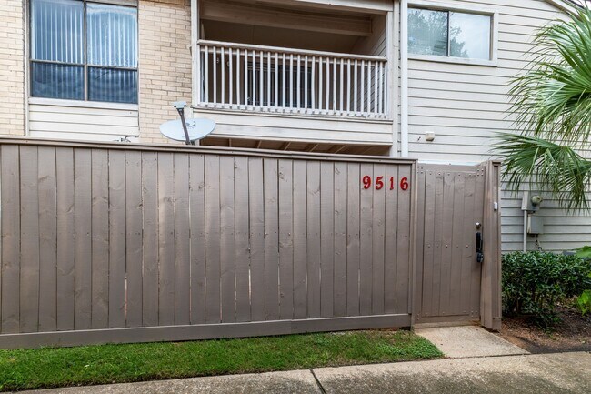 Building Photo - 9516 Pagewood Ln