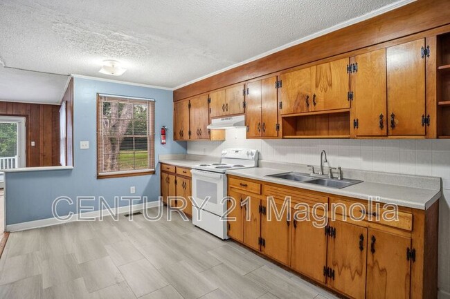 Building Photo - 934 Bluebird Rd