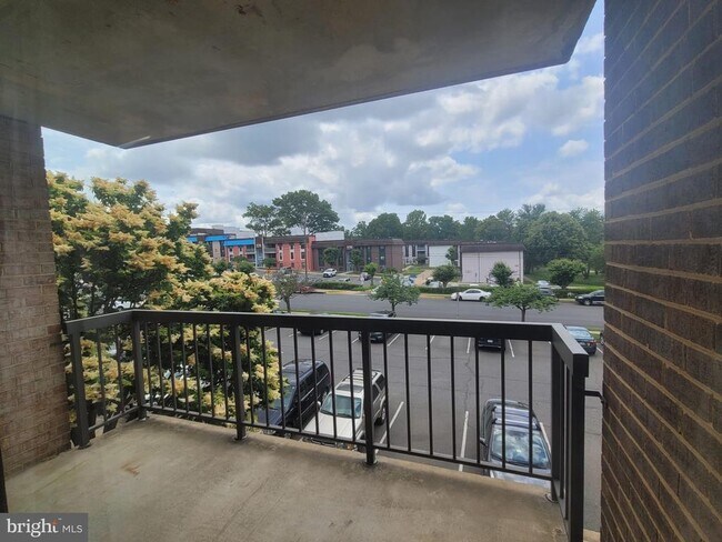 Building Photo - 9730 Kingsbridge Dr