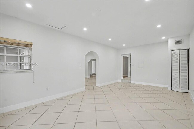 Building Photo - 5936 SW 29th St