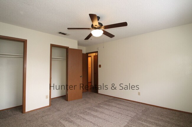 Building Photo - Willowsprings Two Bedroom Cutie!