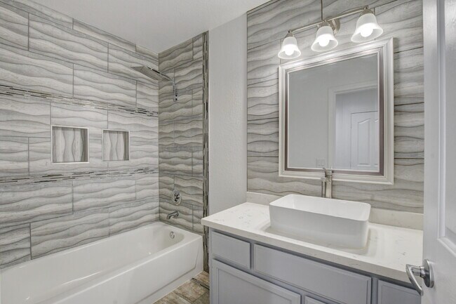 Building Photo - Recently Remodeled 3 Bedroom 2 Bathroom Town House