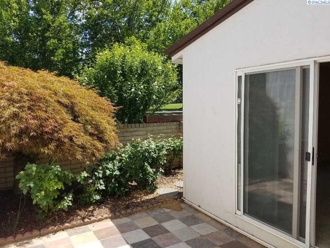 Building Photo - South Richland Townhouse for rent