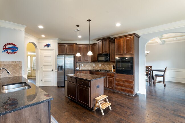 Building Photo - 646 Village Market Dr