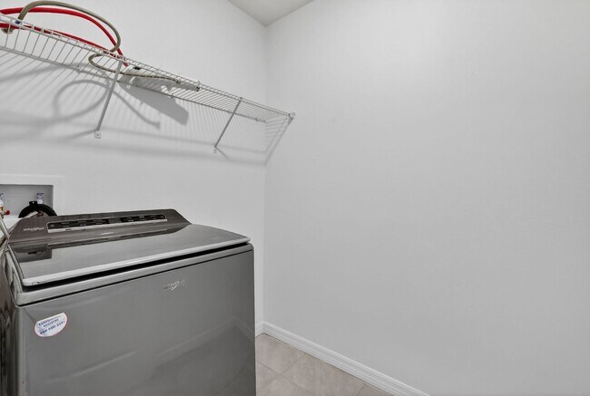 Building Photo - Available Now! 4BR Home in Avalon Park with Fenced Yard & Resort-Style Amenities