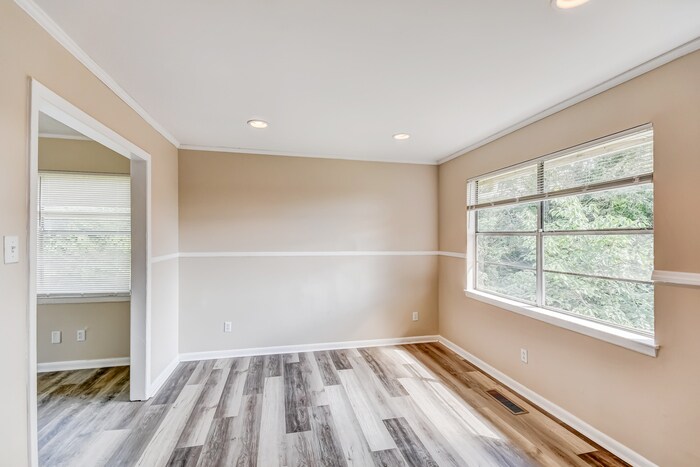 Building Photo - 1035 Barclay Dr