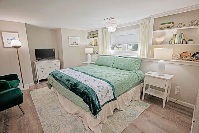 Building Photo - 413 SE Lana Ct