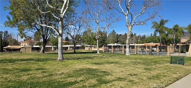 Building Photo - 751 Vía Los Santos