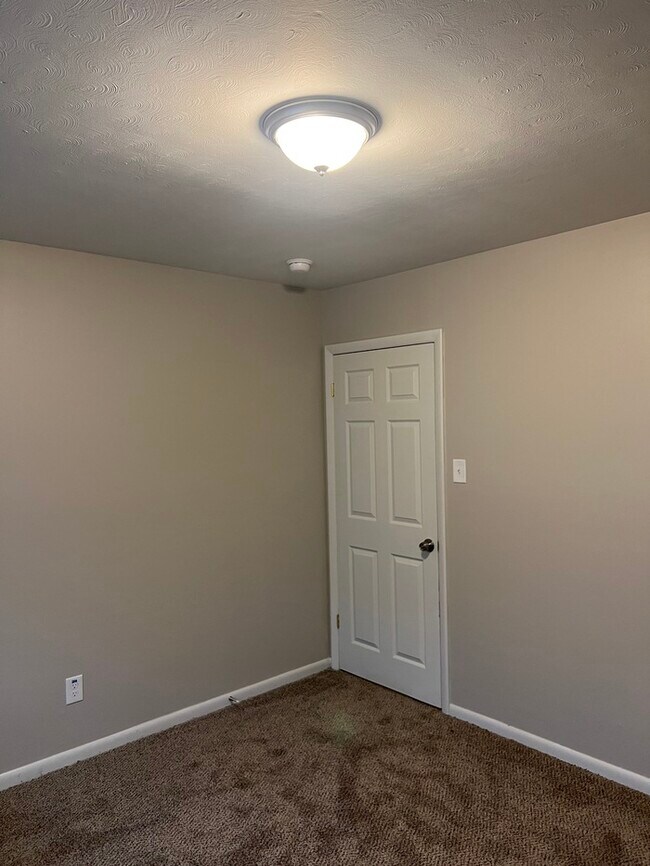 Building Photo - 23 Brookview Dr