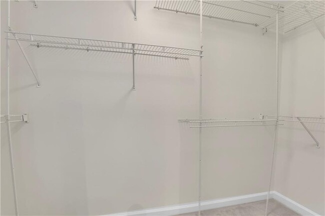 Building Photo - 2020 Oak Ln