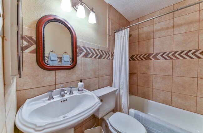 Building Photo - 1511 Brook Meadow Dr