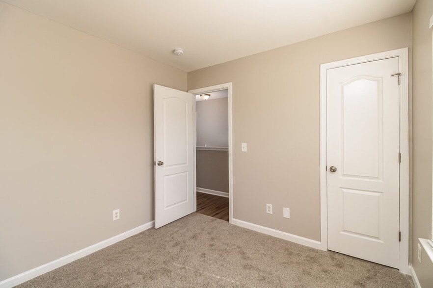 Building Photo - 3 Sherbourne Ct