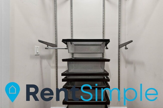 Building Photo - 1418 N Rhodes St