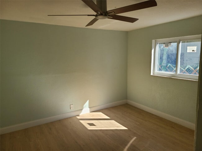 Building Photo - 1910 NW 60th Ave