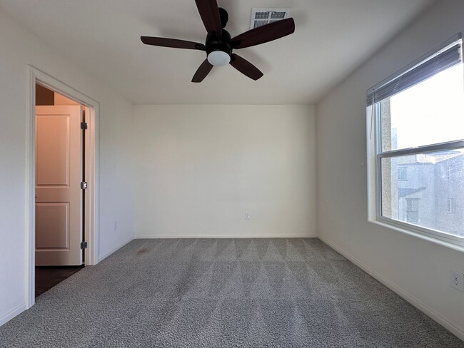 Building Photo - CONTEMPORARY TOWNHOUSE WITH AMENITIES AND ...