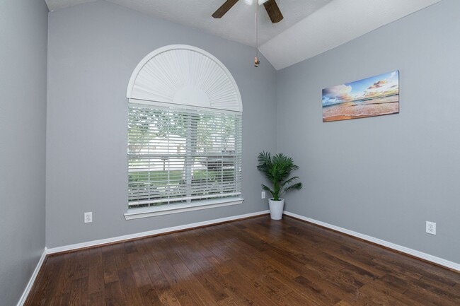 Building Photo - 28610 Hidden Cove Dr