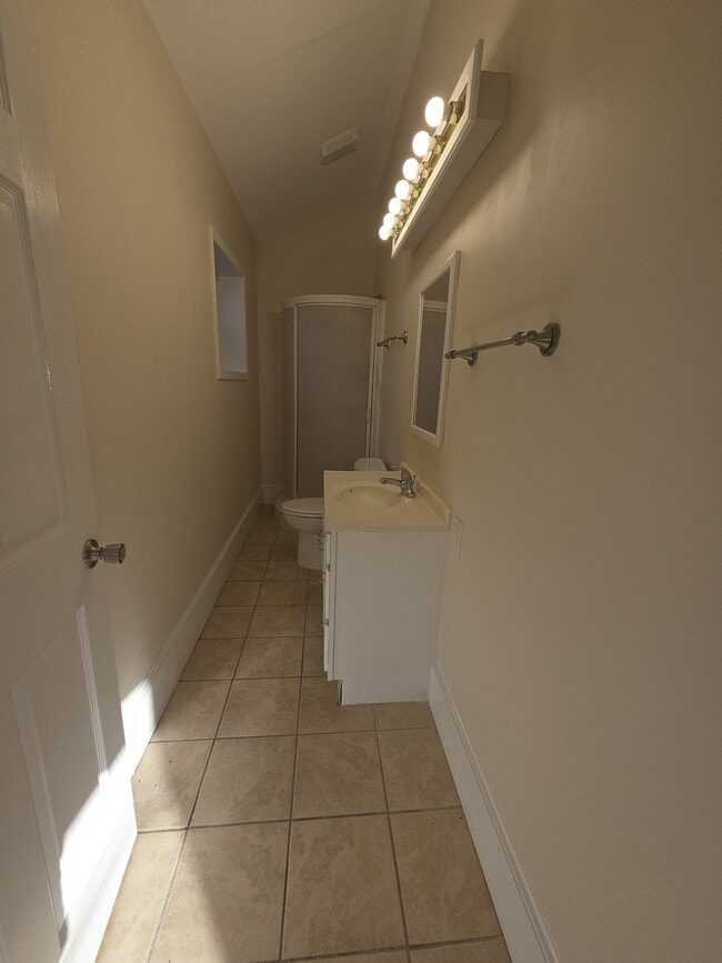 Building Photo - 1006 Holden St