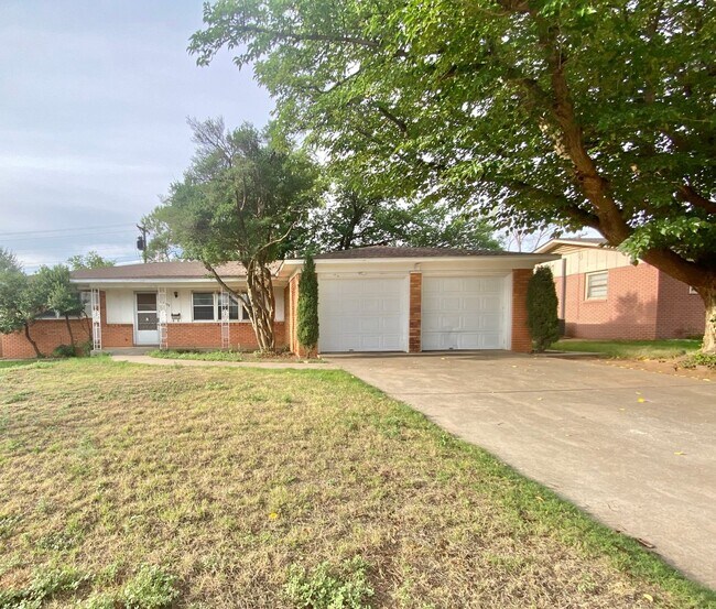 Primary Photo - Newly Renovated 3 bed 2 bath
