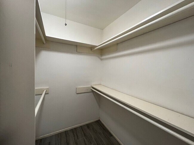 Building Photo - For Lease | 3 Bed, 2 Bath | 1,446 Sq Ft | ...
