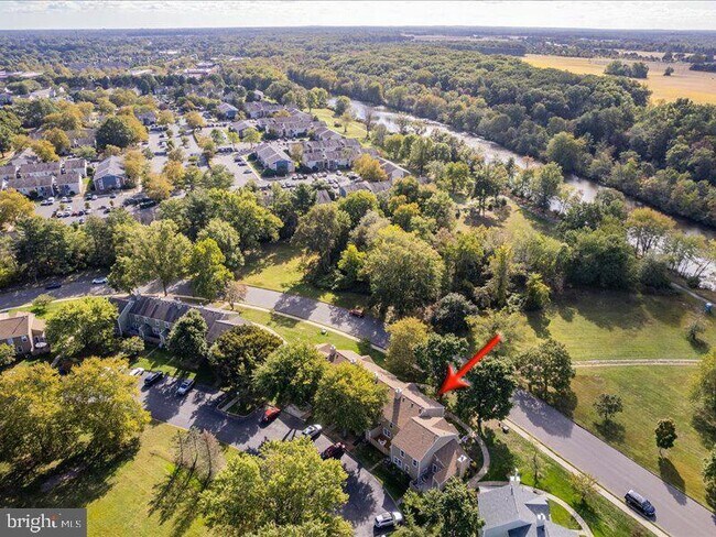 Building Photo - 18 Pond View Dr