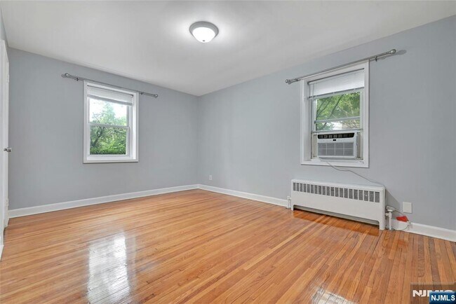 Building Photo - 2350 Linwood Ave