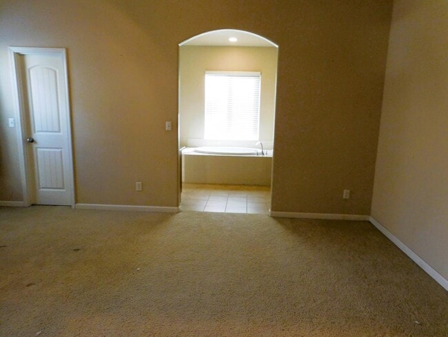 Building Photo - 5189 W Beechwood Ave