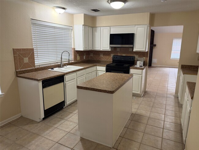 Building Photo - 9 Dewthread Ct