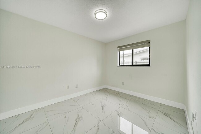 Building Photo - 6431 Scott St