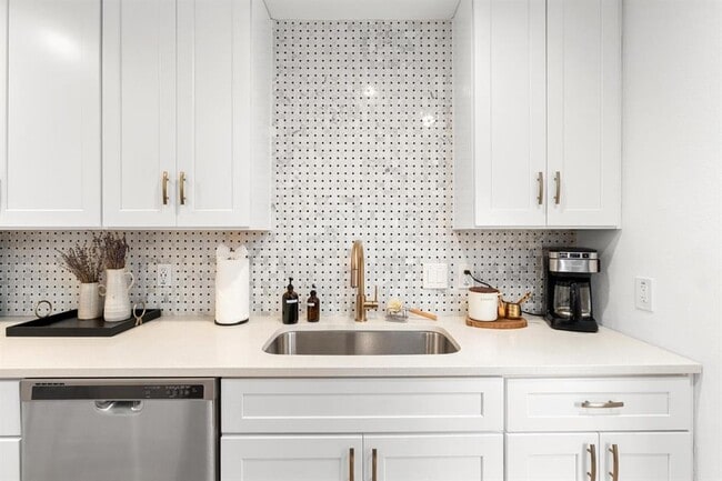 Building Photo - 3005 Kuhlman Ave